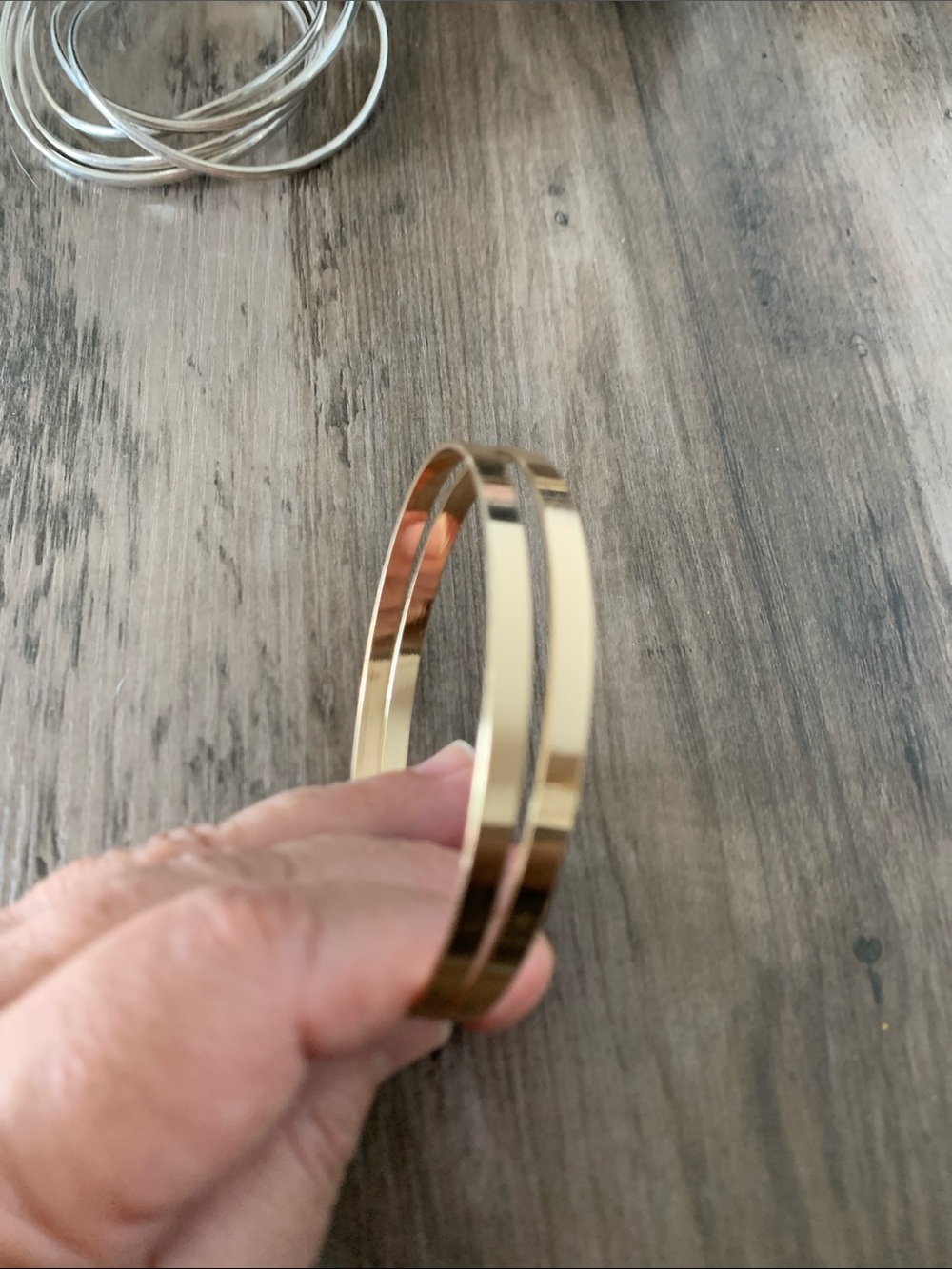 NWOT Gold Tone  Bangle Bracelet
